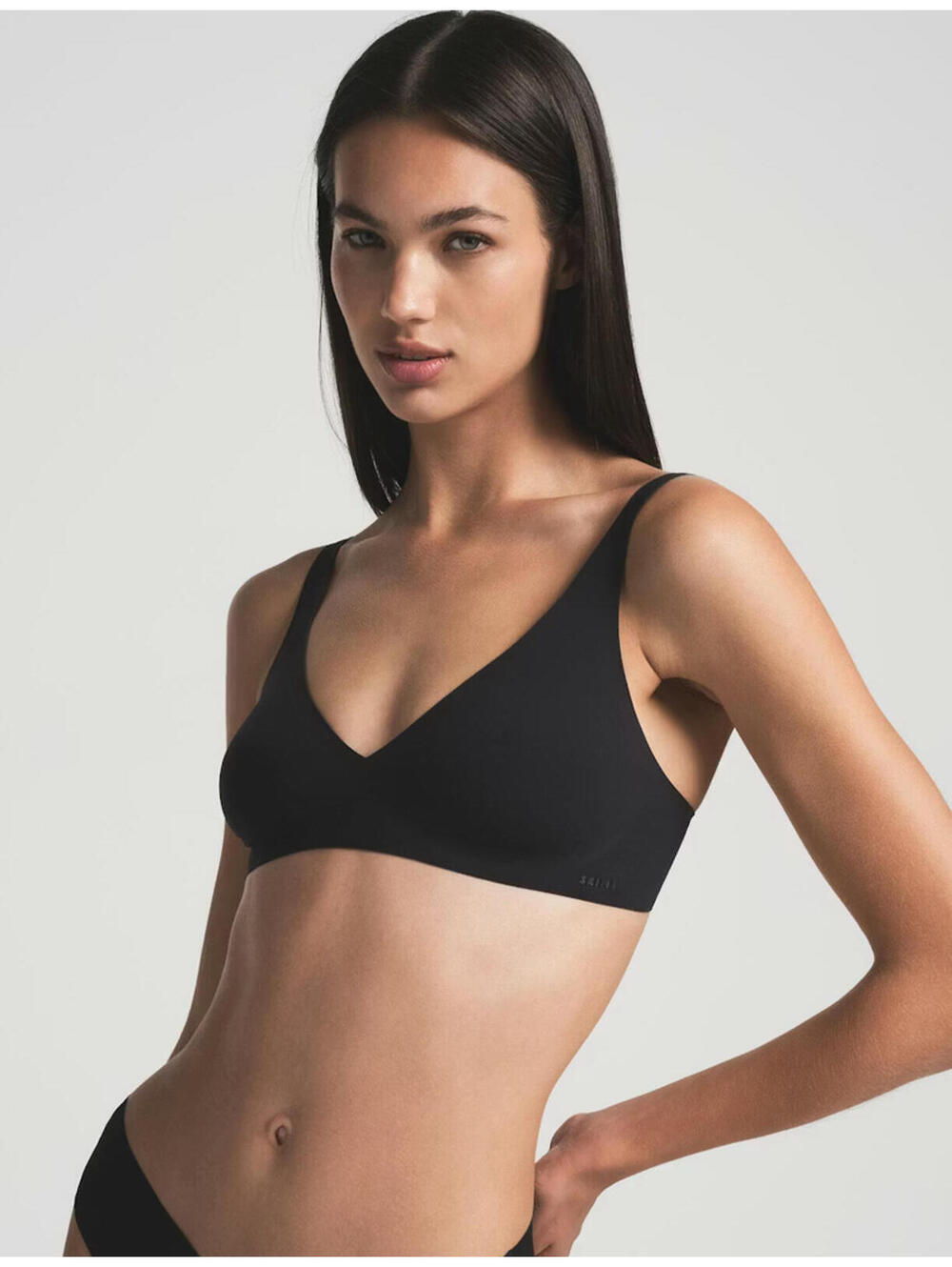 Skims Naked Plunge Bra Color ONYX Size XS
